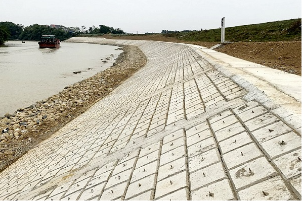 Đê kè phòng chống sạt lở tại bờ trái sông Mã, xã Vĩnh Thành, huyện Vĩnh Lộc, tỉnh Thanh Hóa.